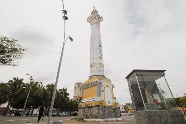  Torre do Cristo Redentor em Fortaleza foi inauguarada há 100 anos. A estátua fica na Praça Cristo Redentor, em frente ao Teatro Municipal São José