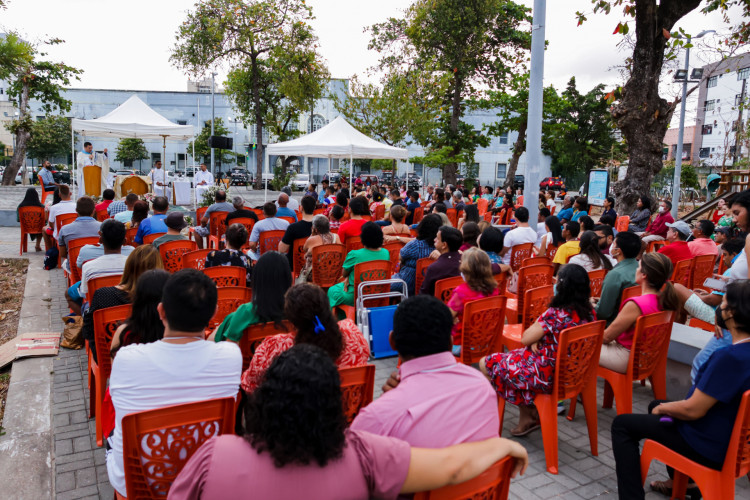 Natal dos Pobres,  da Comunidade Shalom, realizou Natal para pessoas em situação de rua na Praça José Bonifacio