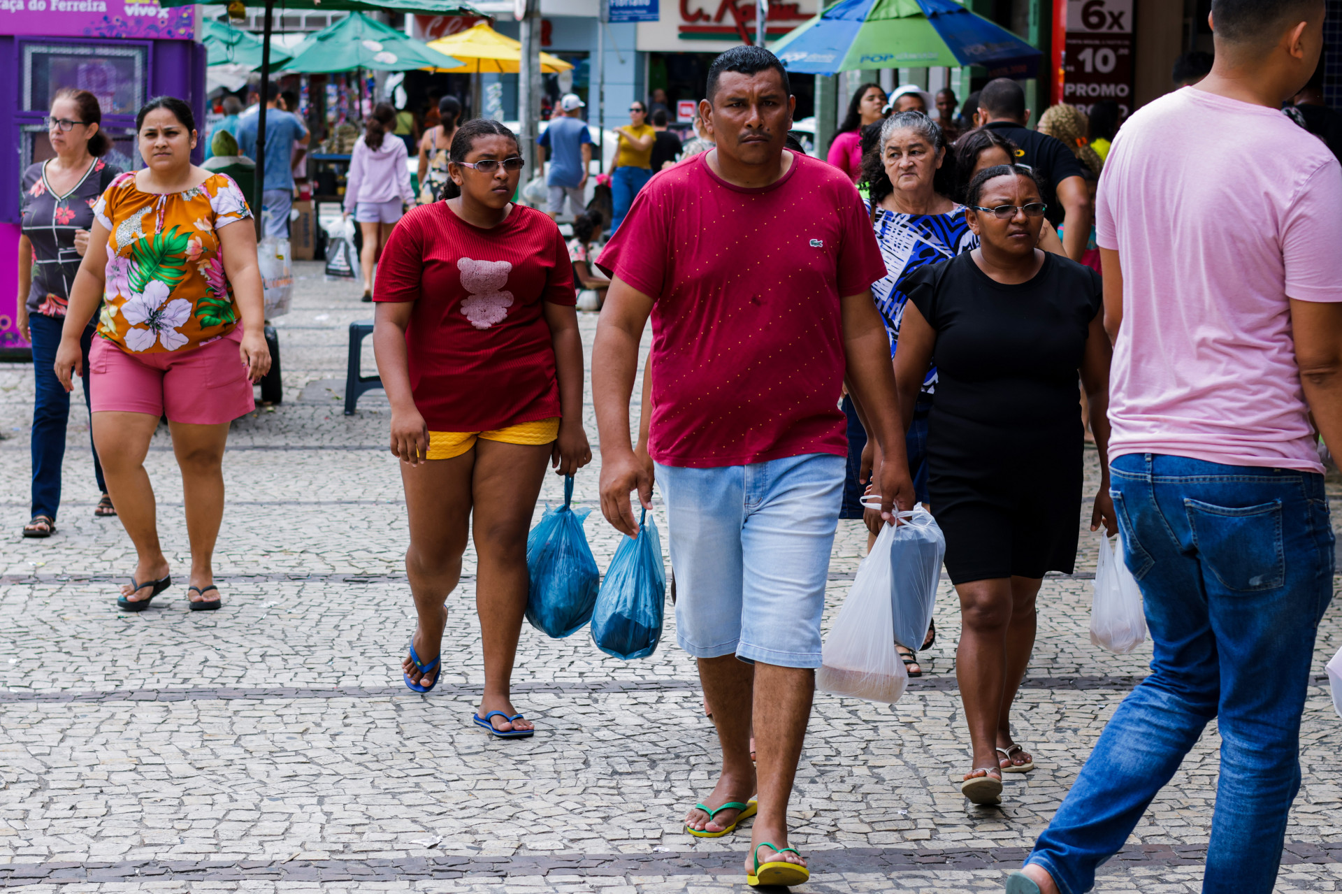 ￼No Ceará, 59,7% da população possuia algum tipo de rendimento em 2022 (Foto: AURÉLIO ALVES)