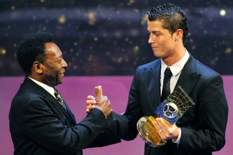 Pelé entregou prêmio de Melhor Jogador do Mundo Fifa para Cristiano Ronaldo, em 2008