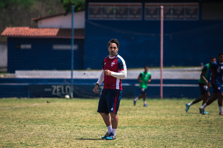 Técnico Leandro Zago durante atividade do sub-20 do Fortaleza