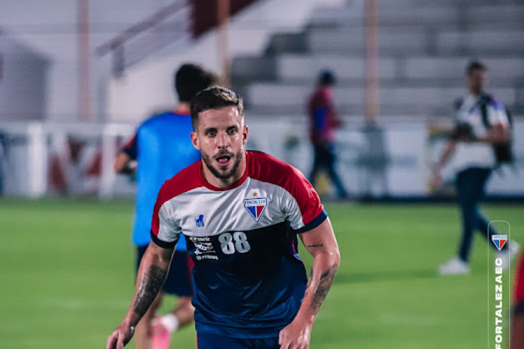 Lucas Sasha em reapresentação do Fortaleza nesta segunda-feira, 27