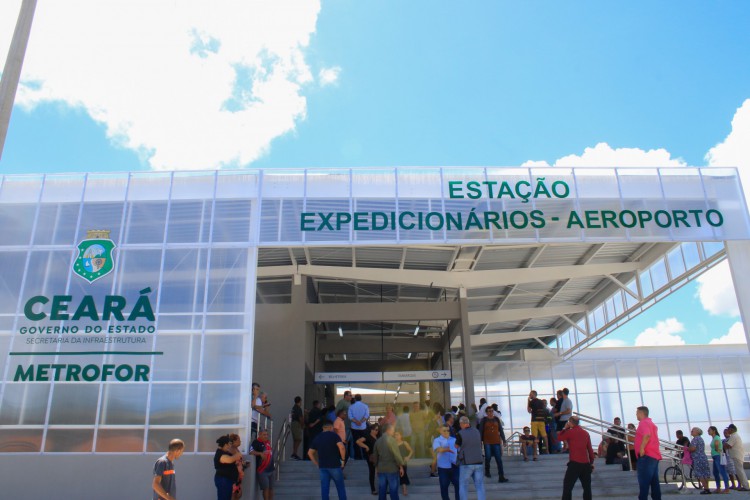 FORTALEZA, CE, BRASIL, 29.12.2022: Governadora Izolda Cela inaugurou na manha dessa quinta-feira a estação Expedicionário do VLT de Fortaleza (Foto: Thais Mesquita/OPOVO)