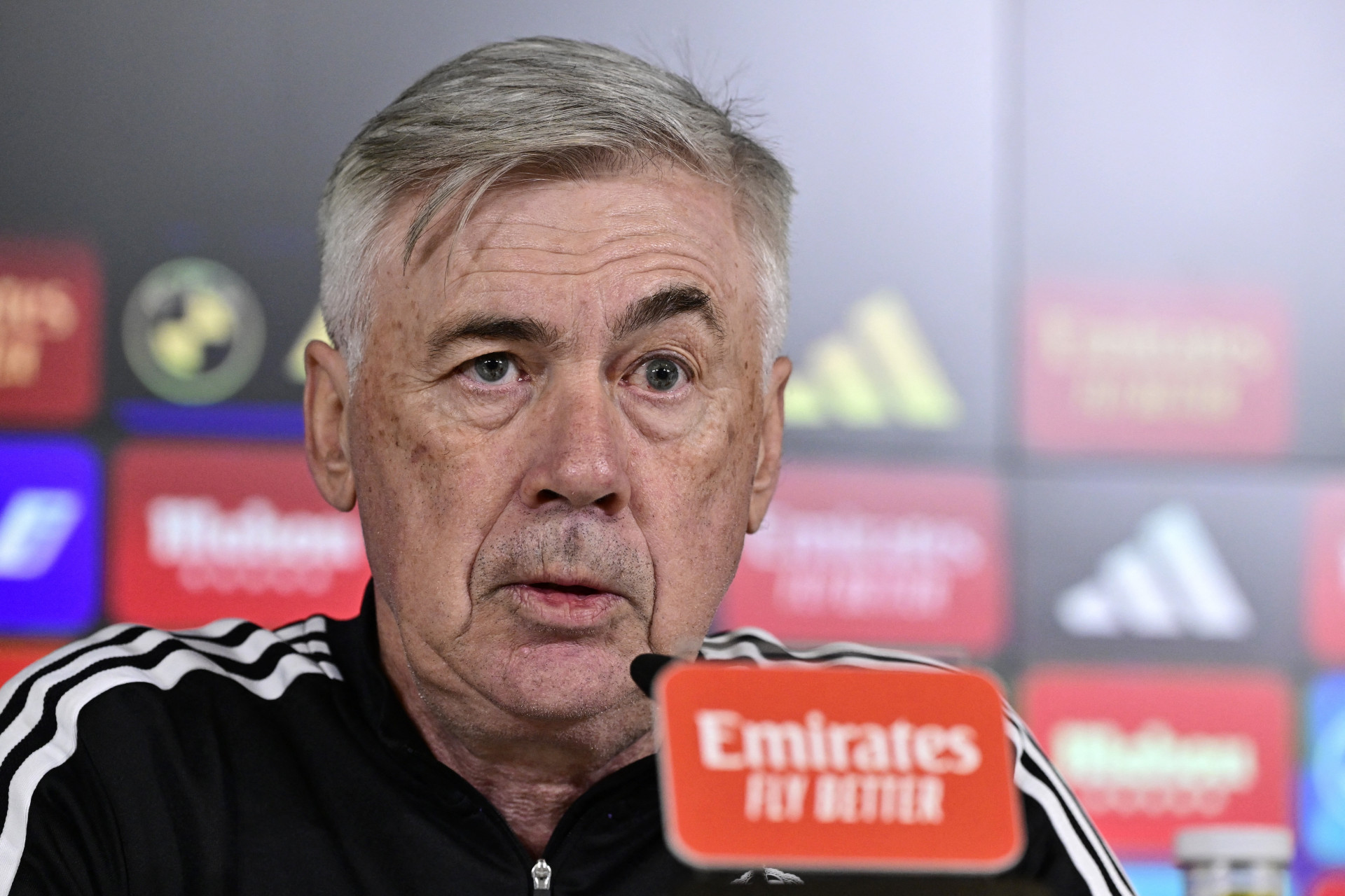 Técnico Carlo Ancelotti, do Real Madrid, em entrevista coletiva (Foto: JAVIER SORIANO / AFP)