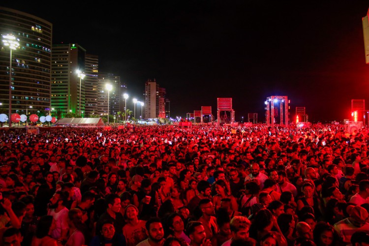  Primeiro dia da festa de Réveillon no Aterro da Praia de Iracema