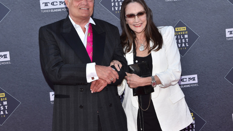 Nesta foto de arquivo tirada em 26 de abril de 2018, Leonard Whiting e Olivia Hussey participam da restauração da estreia mundial do 50º aniversário de 'The Producers', apresentada como a noite de gala de abertura do TCM Classic Film Festival 2018 no teatro chinês TCL em Hollywood, Califórnia. Os atores que interpretaram os amantes Romeu e Julieta no filme de Franco Zeffirelli de 1968 estão processando a Paramount Pictures por abuso infantil em sua breve cena de nudez, disse seu advogado na terça-feira. Olivia Hussey tinha 15 anos e Leonard Whiting 16 quando eles estrelaram a versão vencedora do Oscar da tragédia de William Shakespeare