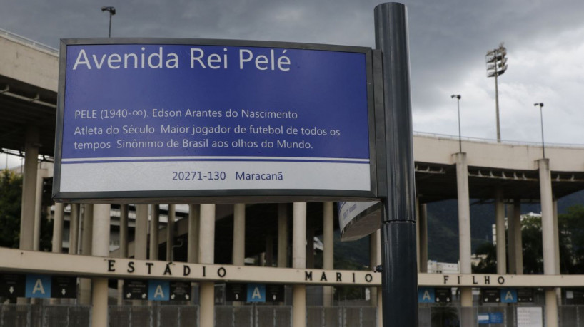 Prefeitura Instala Placas Da Avenida Rei Pel Em Frente Ao Maracan