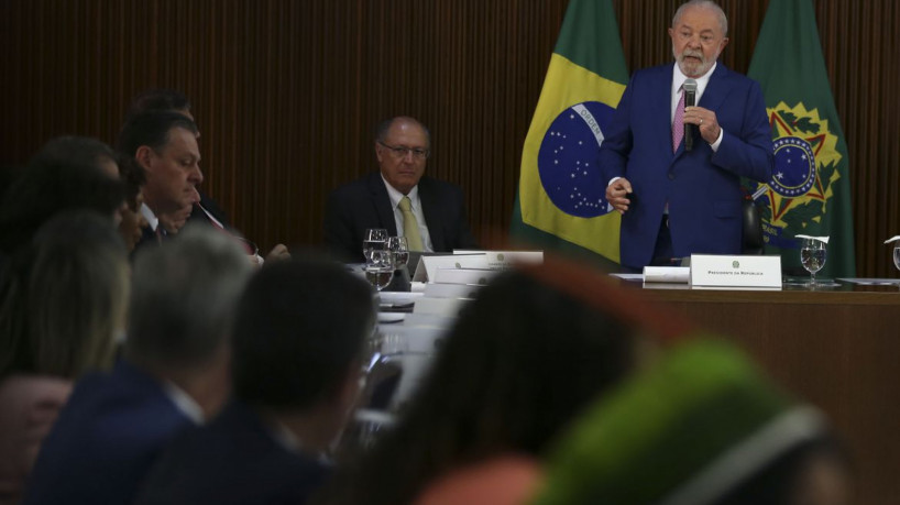 O presidente Luiz Inácio Lula da Silva coordena a primeira reunião ministerial de seu governo, no Palácio do Planalto