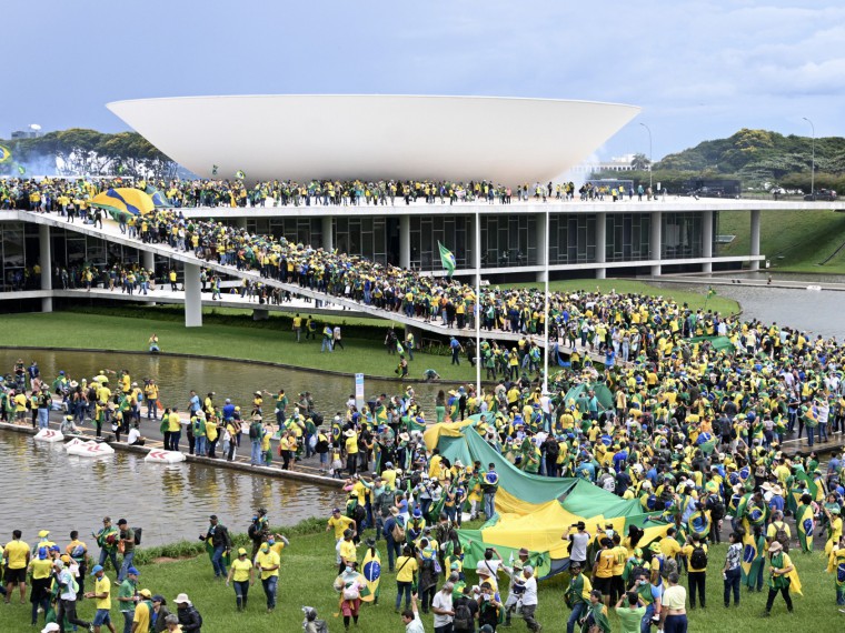 Apoiadores do ex-presidente Bolsonaro invadem o Congresso Nacional em 8 de janeiro(Foto: EVARISTO SA/AFP)