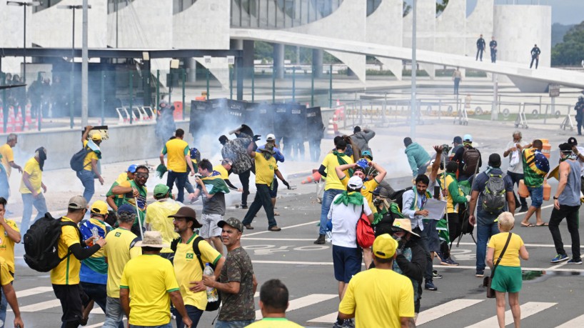 ￼Ataques antidemocráticos em Brasília no dia 8 de janeiro de 2023