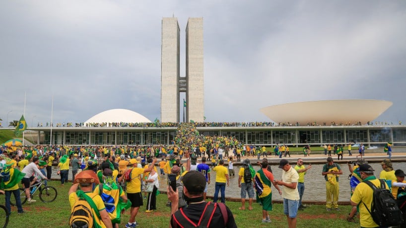 Ato golpista depredou três poderes em 8 de janeiro de 2023