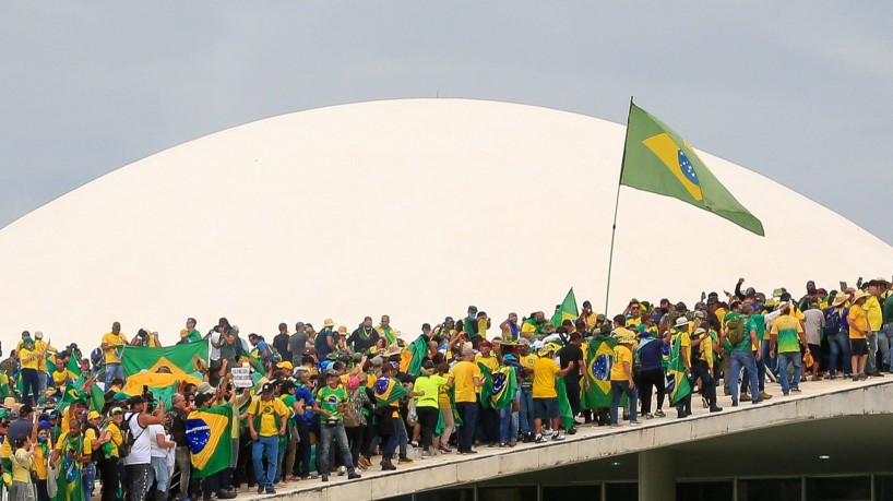 Apoiadores de Bolsonaro na rampa do Congresso Nacional em 8 de janeiro