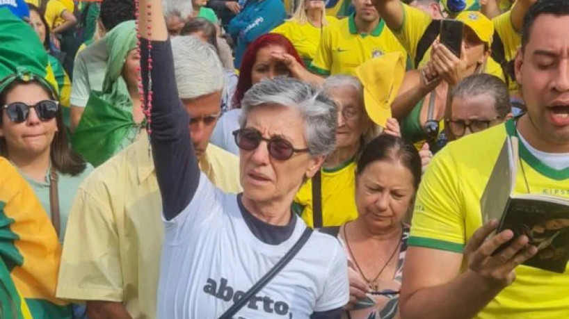 Cassia Kis enviou mensagens falsas sobre um suposto infiltrado de esquerda nos atos terroristas que ocorreram no domingo, 8, em Brasília