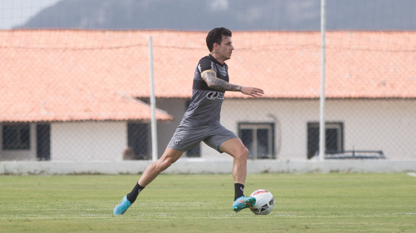 Meia Jean Carlos em jogo-treino do Ceará na Cidade Vozão, em Itaitinga