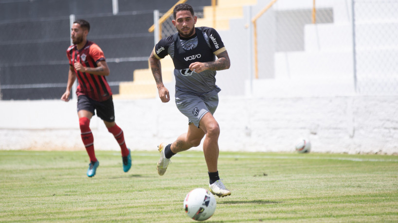 Atacante Leandro Carvalho em jogo-treino do Ceará na Cidade Vozão, em Itaitinga