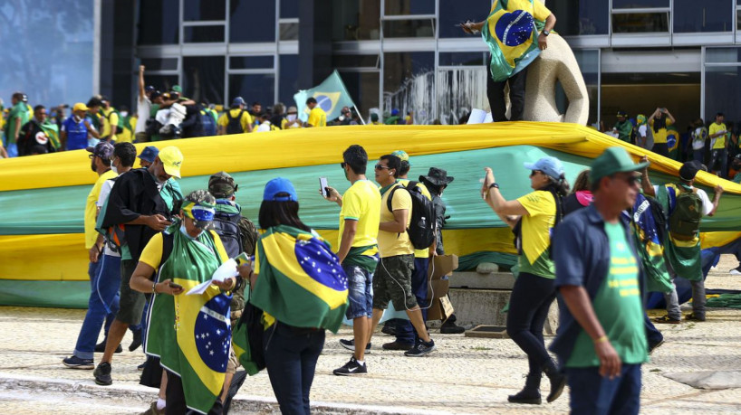 Manifestantes invadem Congresso, STF e Palácio do Planalto em 8 de janeiro