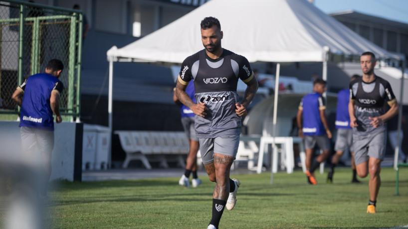 Lateral-direito Michel Macedo em treino do Ceará no estádio Carlos de Alencar Pinto, em Porangabuçu