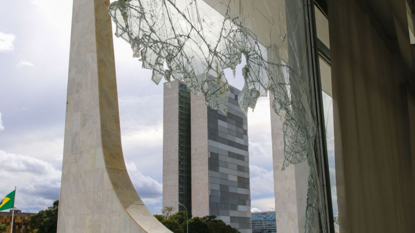 Janelas danificadas no Palácio do Planalto após atos terroristas no ultimo domingo