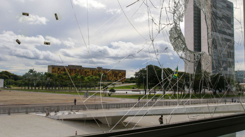 Janelas danificadas no Palácio do Planalto após atos terroristas no dia 8 de janeiro de 2023.