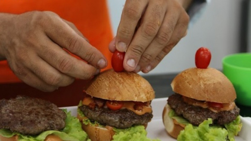 A Escola de Gastronomia Social Ivens Dias Branco oferta 140 para cursos gratuitos em janeiro