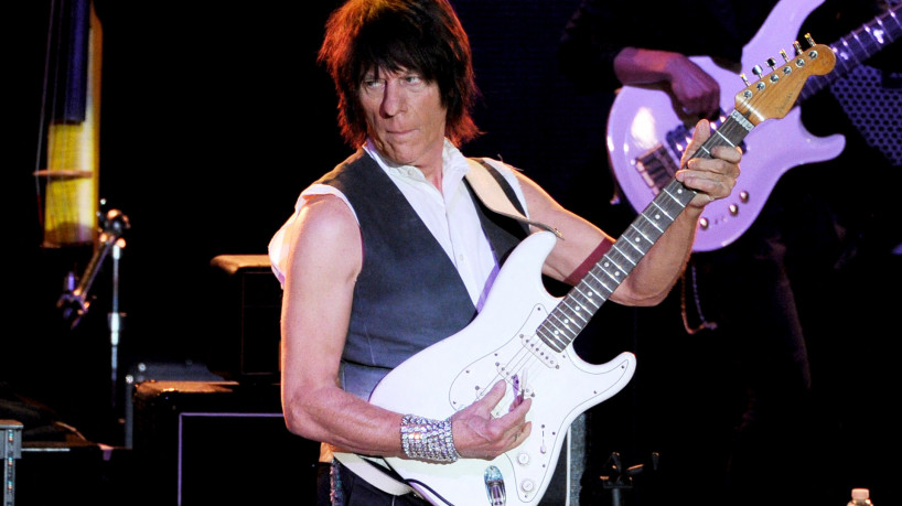 Jeff Beck, guitarrista ícone do rock, morre aos 78 anos
