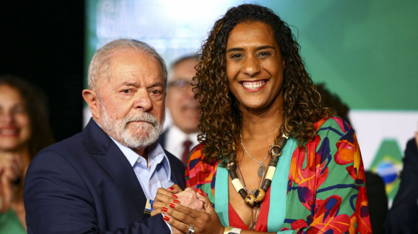 O presidente eleito, Luiz Inácio Lula da Silva, e a futura ministra da Igualdade Racial, Anielle Franco, durante anúncio de novos ministros que comporão o governo.