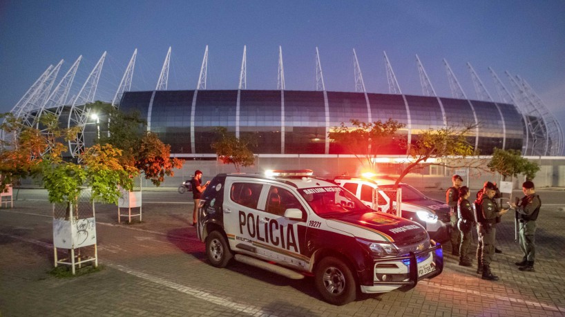 Fortaleza, Ce Br 11.01.23 Policiais militares de prontidão em frente ao Arena Castelão após boatos de protestos golpistas. (Fco Fontenele/O POVO)