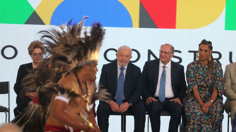 O presidente Luiz Inácio Lula da Silva, participa da cerimônia de posse das ministras da Igualdade Racial, Anielle Franco, e dos Povos Indígenas, Sonia Guajajara, 