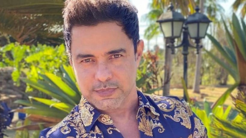 Zezé Di Camargo interrompeu apresentação para comentar sobre falha na voz; cantor sertanejo culpou a mídia pela repercussão negativa do "erro humano"