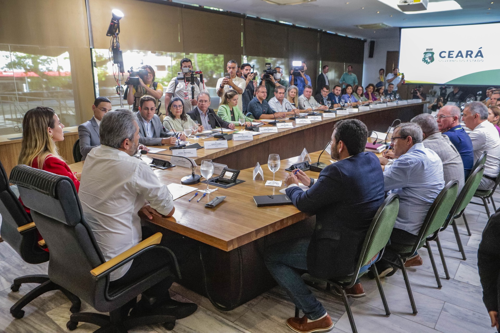 ￼Elmano já fez reunião do secretariado, em janeiro, com participação dos futuros nomeados para pastas (Foto: FCO FONTENELE)