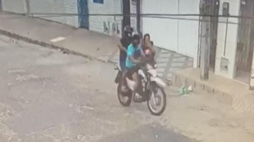 Imagens mostram roubo na rua Graça Aranha, Barra do Ceará 