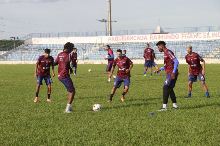 Barbalha treina no estádio Inaldão