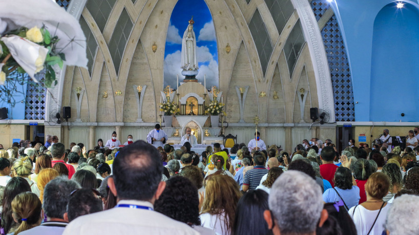  Tradicional missa do dia 13 na igreja de fátima, na Av. 13 de Maio