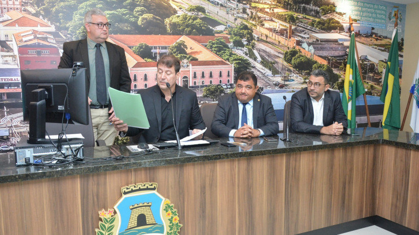 ￼COMISSÃO Conjunta de Constituição e Orçamento voltou a debater ontem as isenções