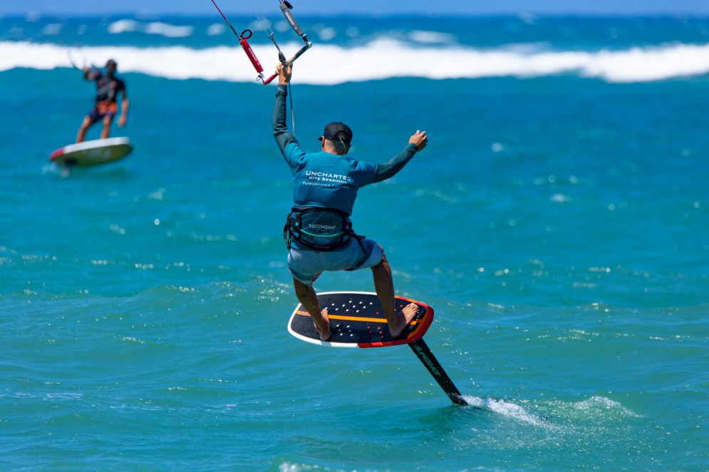 Atletas praticam kitesurfe no litoral cearense(Foto: Divulgação)