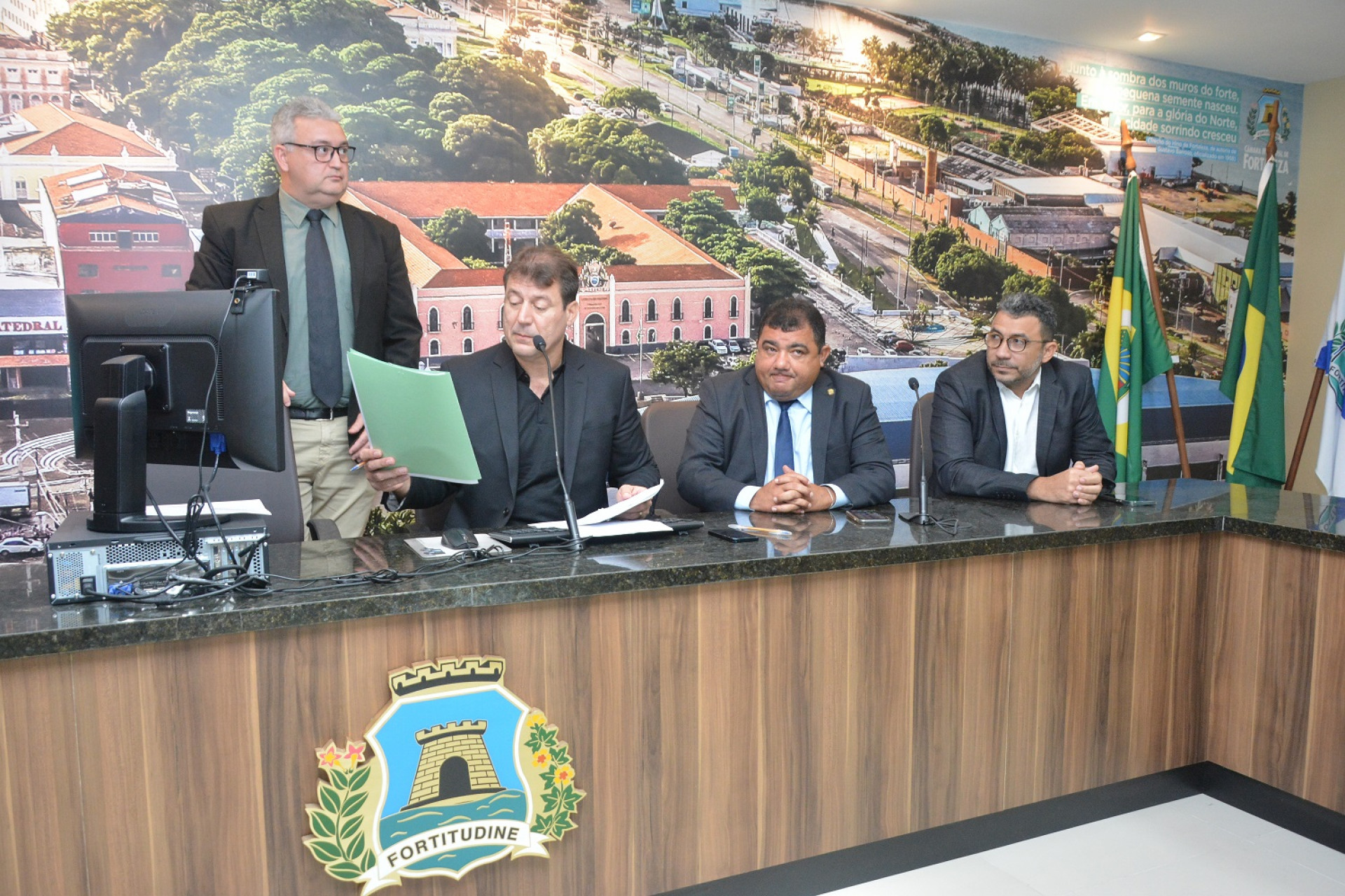 ￼COMISSÃO Conjunta de Constituição e Orçamento voltou a debater ontem as isenções (Foto: Érika Fonseca/CMFor)