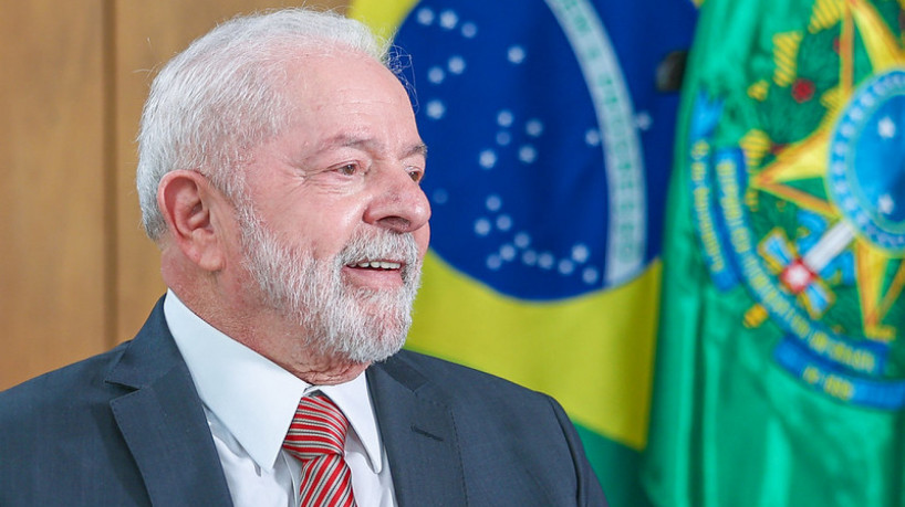 Primeira viagem internacional do presidente Luiz Inácio Lula da Silva será para Argentina, para encontro de líderes da América Latina.