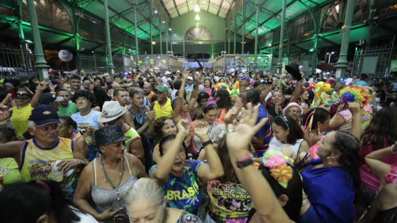 Programação do primeiro fim de semana de Pré-Carnaval de Fortaleza foi anunciada antes da finalização dos editais que selecionaria atrações para o período. Na foto, registro de festa no Mercado da Aerolândia em 2020