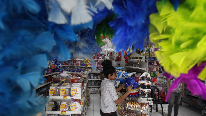 FORTALEZA, CE, BRASIL,20.01.2023: Comércio de adereços de carnaval, centro