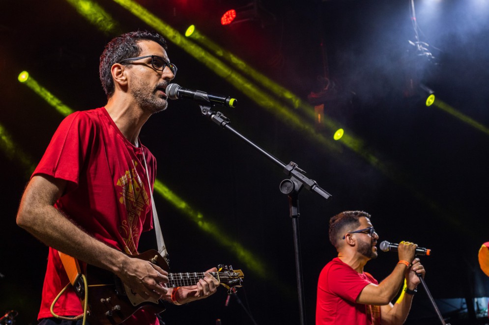 Mateus e Bruno Perdigão, integrantes do bloco Luxo da Aldeia(Foto: FERNANDA BARROS)