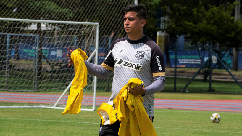 Felipe Soares é o novo técnico do time feminino do Ceará. 