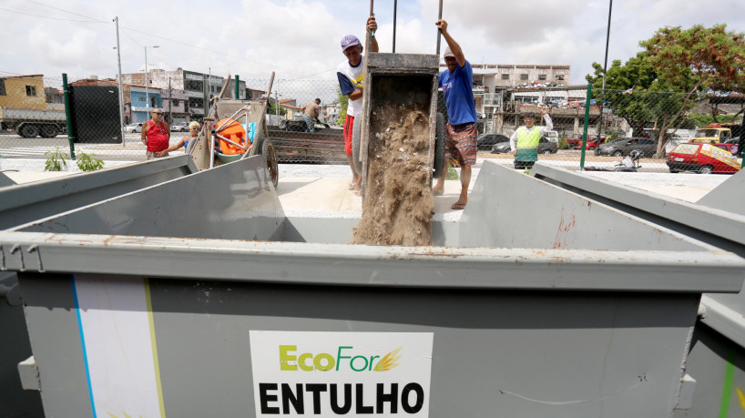 Os entulhos levados aos Ecopontos em Fortaleza