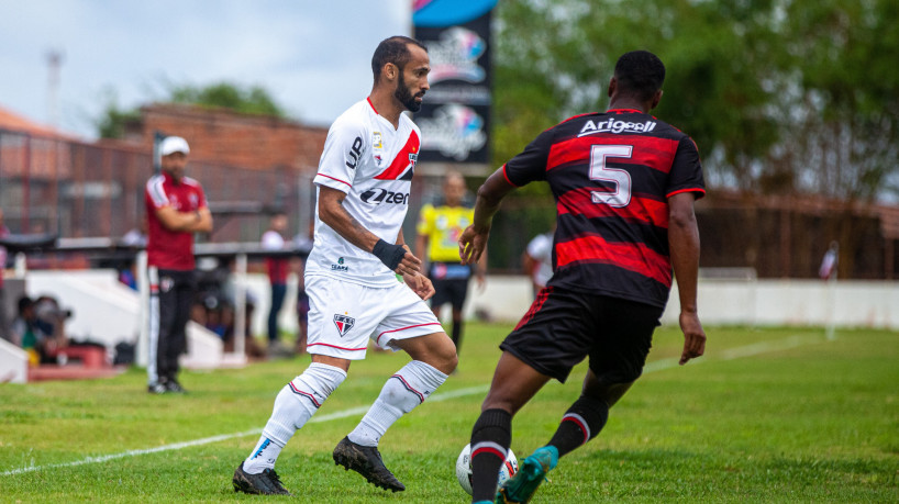 Volante Lincoln foi titular do Ferroviário contra o Atlético-CE