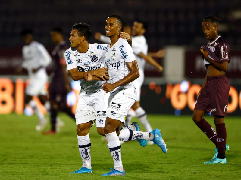Com dúvidas, Santos finaliza preparação para jogo decisivo contra o  Fortaleza; veja provável escalação