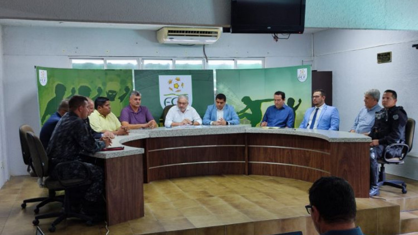 Reunião na FCF para debater sobre presença da torcida em Clássico-Rei conta com representantes dos clubes Ceará e Fortaleza e de órgãos públicos