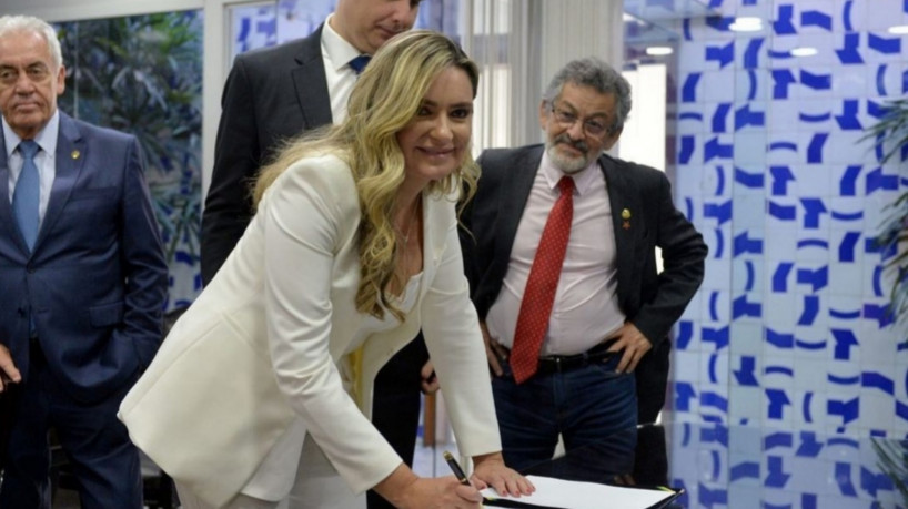 A senadora Augusta Brito tomou posse no Senado Federal nesta quinta-feira, 2.