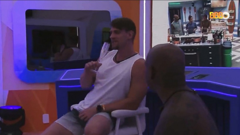 Cristian e Cezar Black pensam em estratégias do jogo no BBB 23; o loiro fala em flertar com Paula por interesse