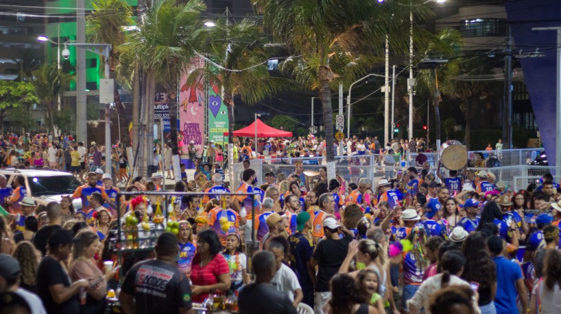 Funcionários que perderem expediente durante o Carnaval podem ser penalizados no salário ou até com demissão