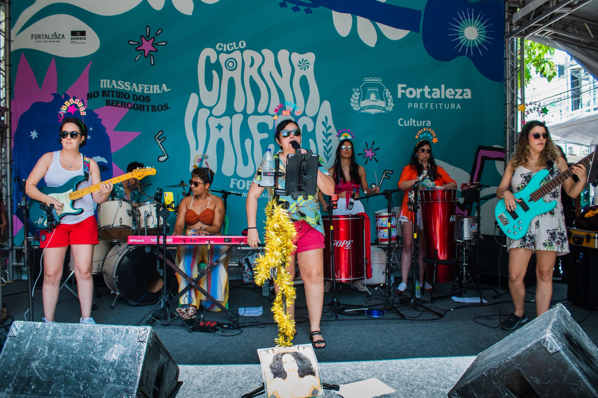 Pré-Carnaval no Polo dos Queijos, no Centro de Fortaleza, foi aberto com show da Banda Borogodó (Foto: Fernanda Barros/ O Povo).