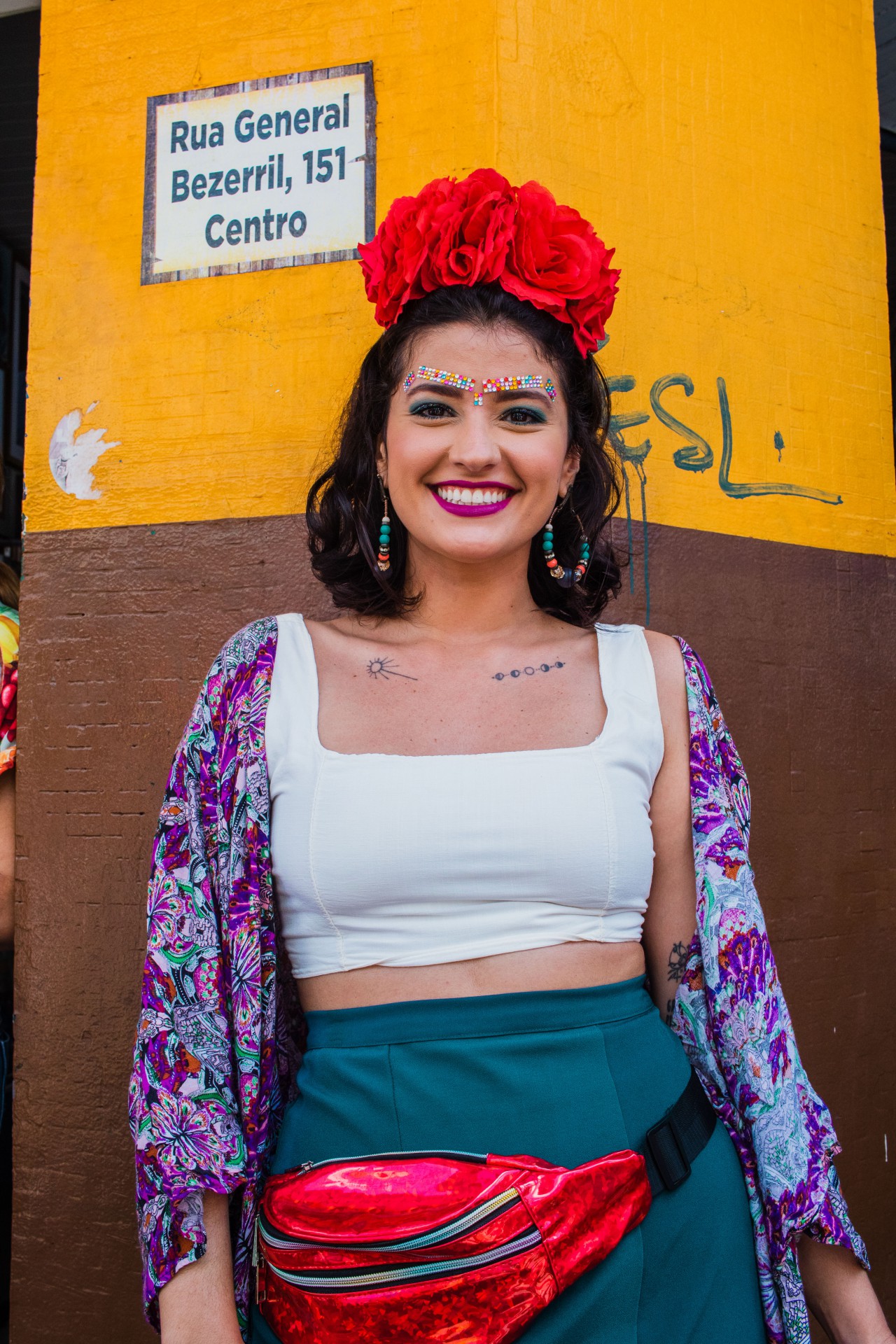 A advogada Karoline Nobre compareceu fantasiada de Frida Kahlo ao Polo dos Queijos no Pré-Carnaval de Fortaleza (Foto: Fernanda Barros/ O Povo).